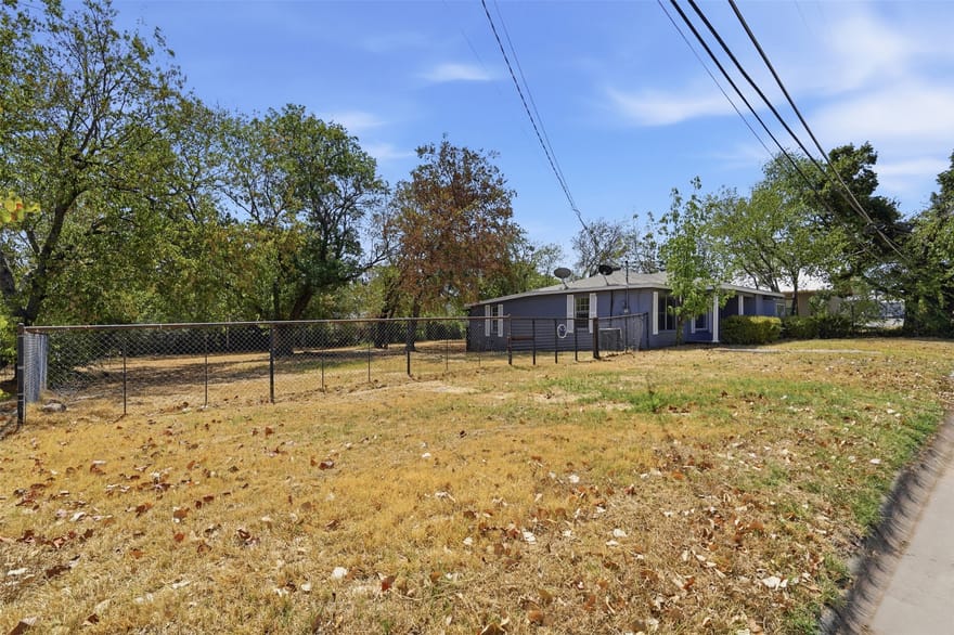 305 Miller Street, Bowie, Texas