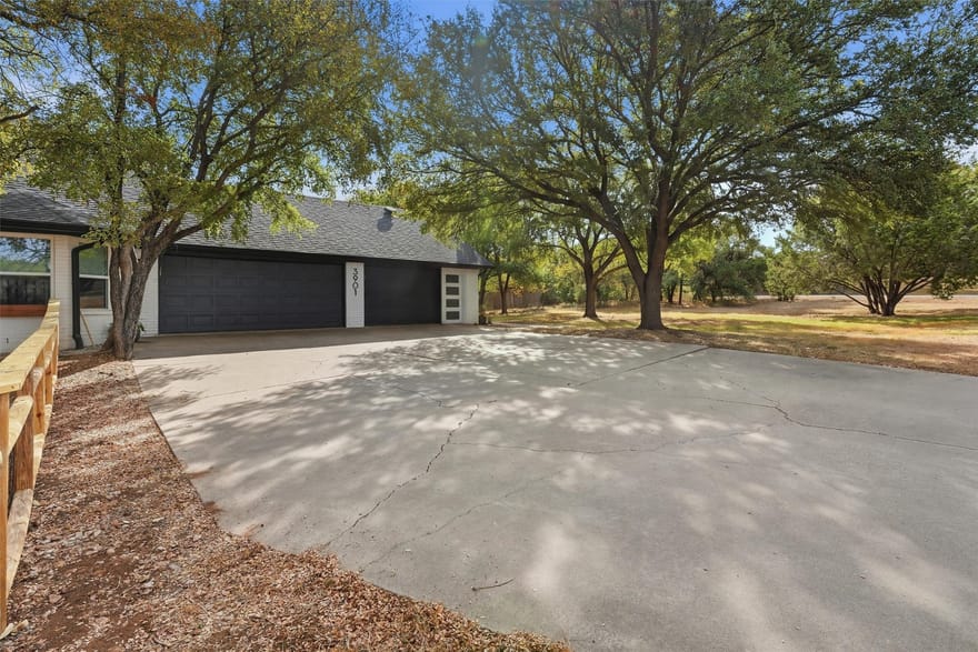 3901 Del Rio Court, Granbury, Texas