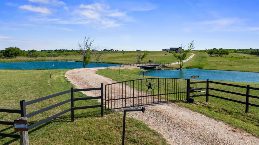 15949 E Us Highway 190, Rogers, Texas