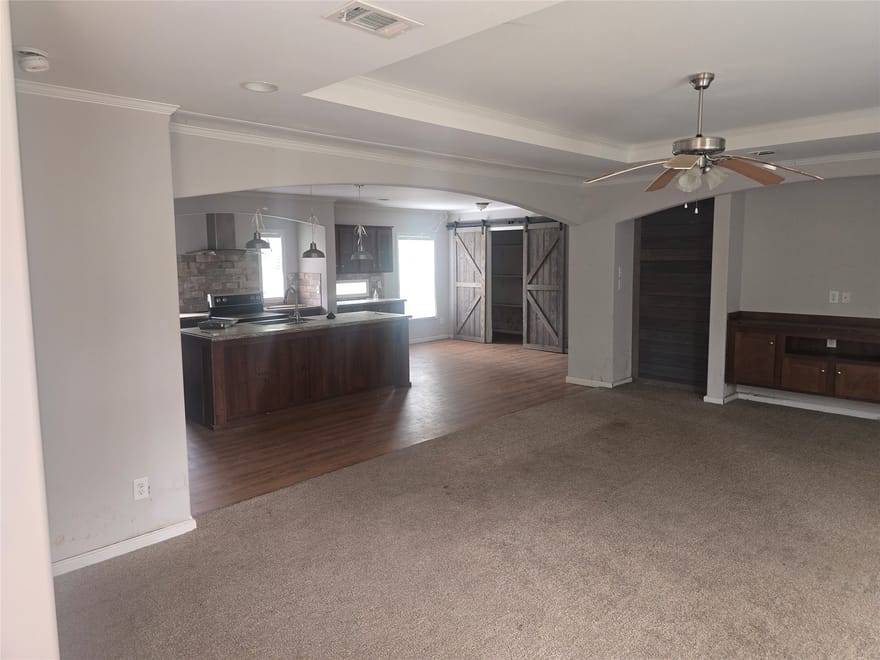 6174 An County Road 103, Elkhart, Texas