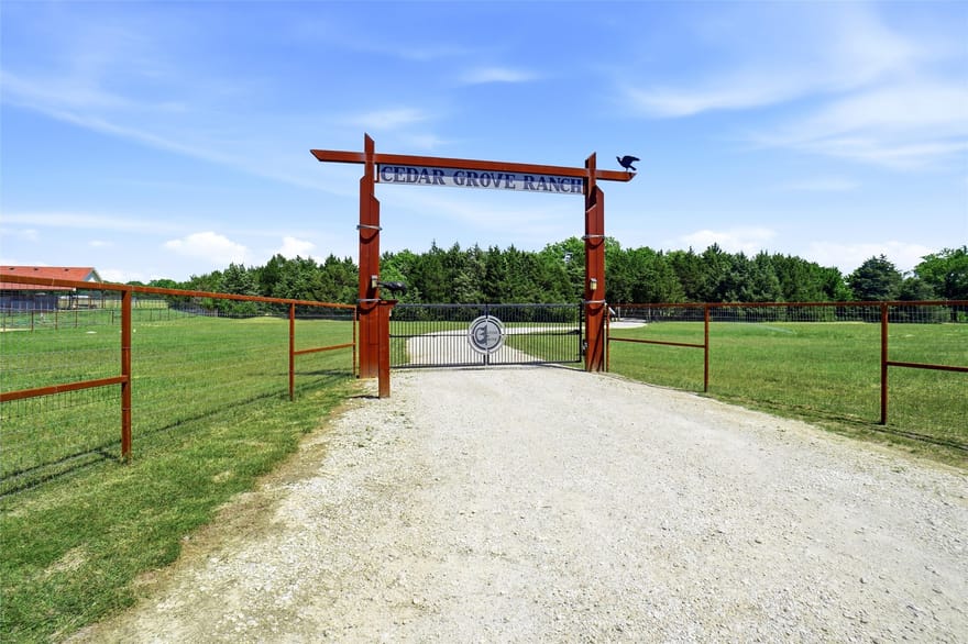 180 E Greer Road, Sadler, Texas