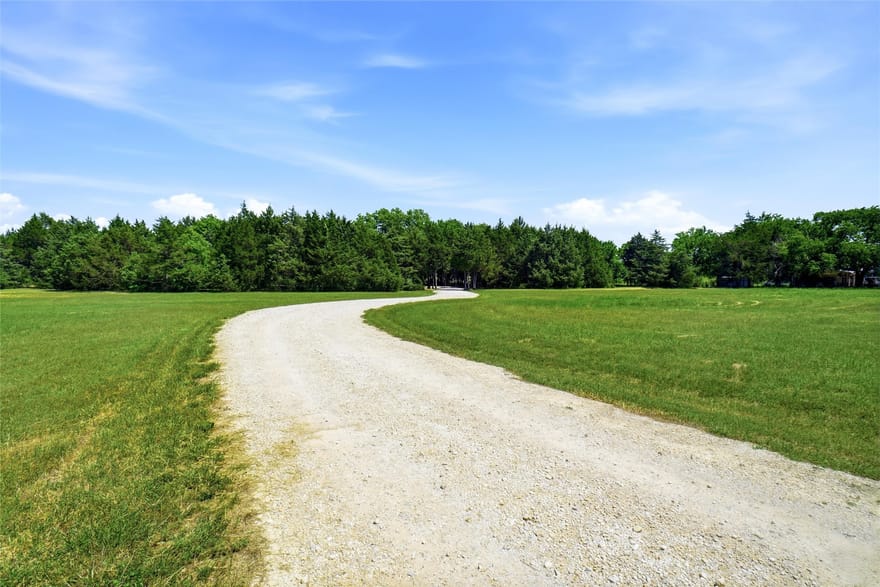 180 E Greer Road, Sadler, Texas