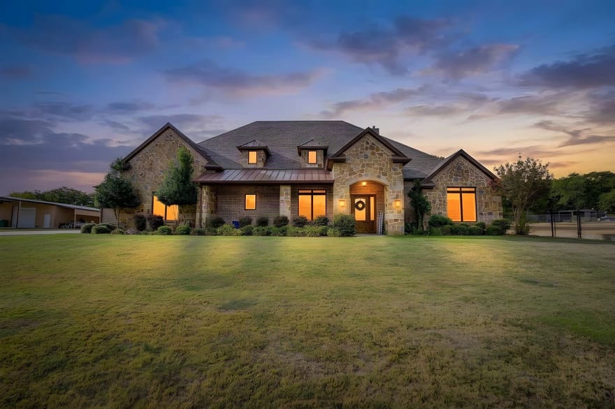 1025 County Road 913, Joshua, Texas