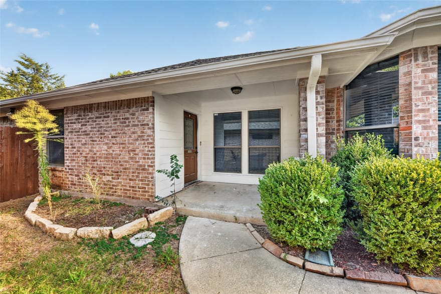 738 Harbour Town Drive, Lake Dallas, Texas