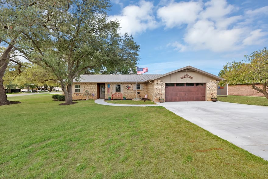 4101 Newport Bay Court, Granbury, Texas