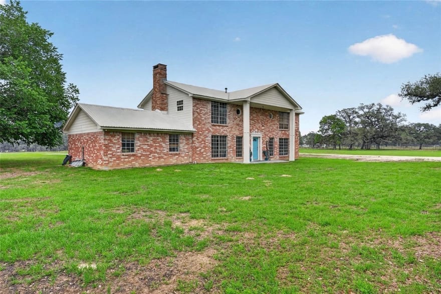 6072 County Road 122, Hallettsville, Texas