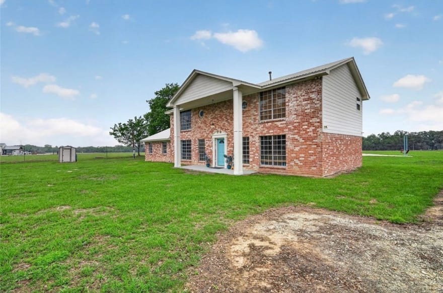 6072 County Road 122, Hallettsville, Texas