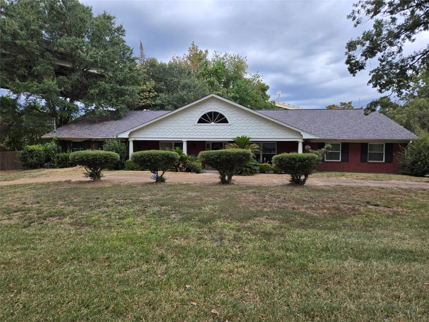 5426 Briarcliff Circle, Shreveport, Louisiana