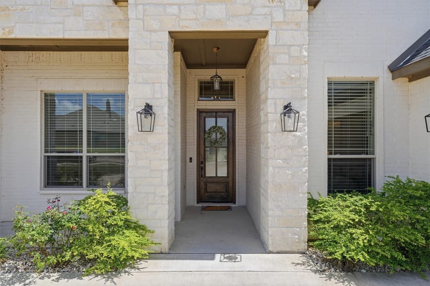 1525 Blue Lake Drive, Burleson, Texas