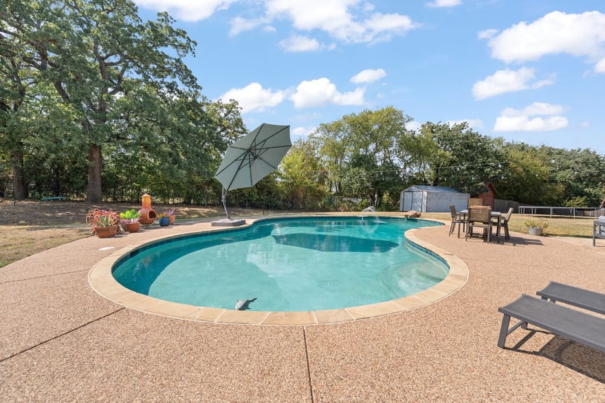 312 Trailwood Drive, Joshua, Texas