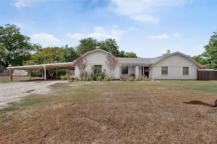 2060 Trailwood Drive, Burleson, Texas