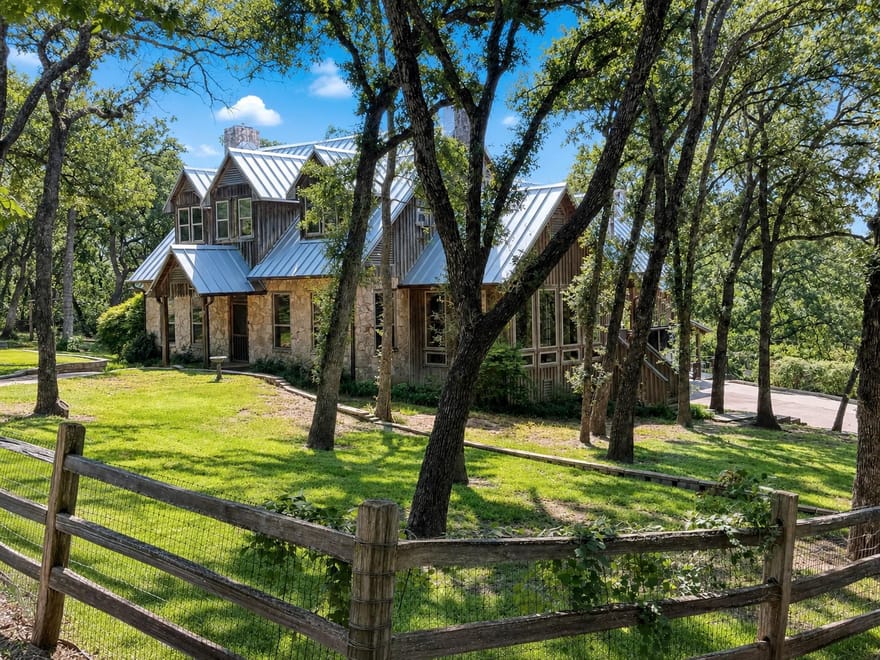 1100 Crazy Horse Trail, Burleson, Texas