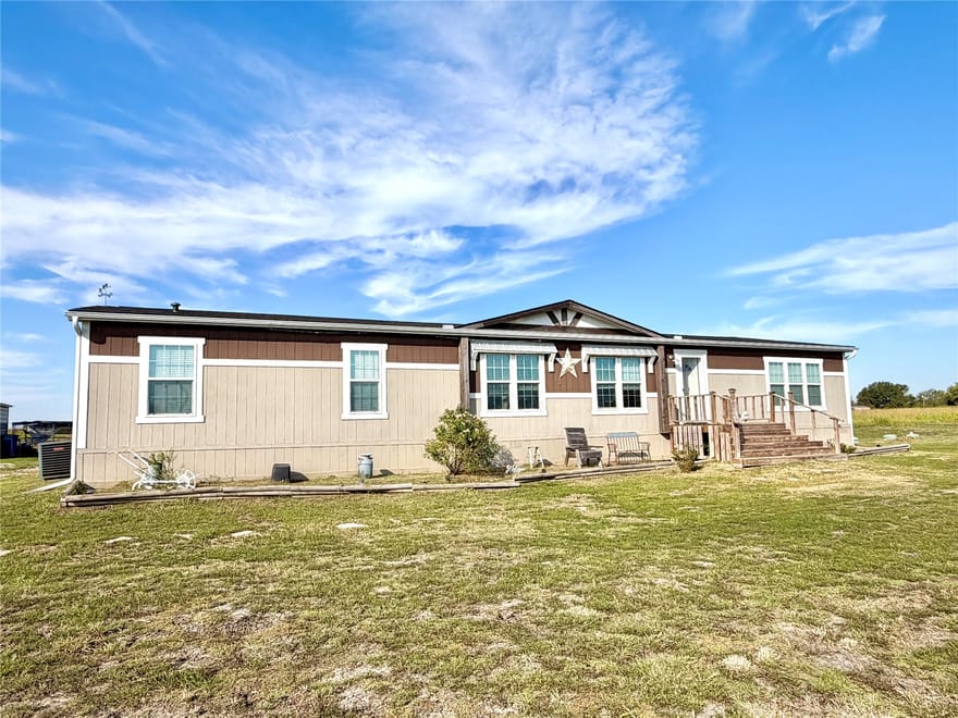 8832 N Us Highway 69, Celeste, Texas