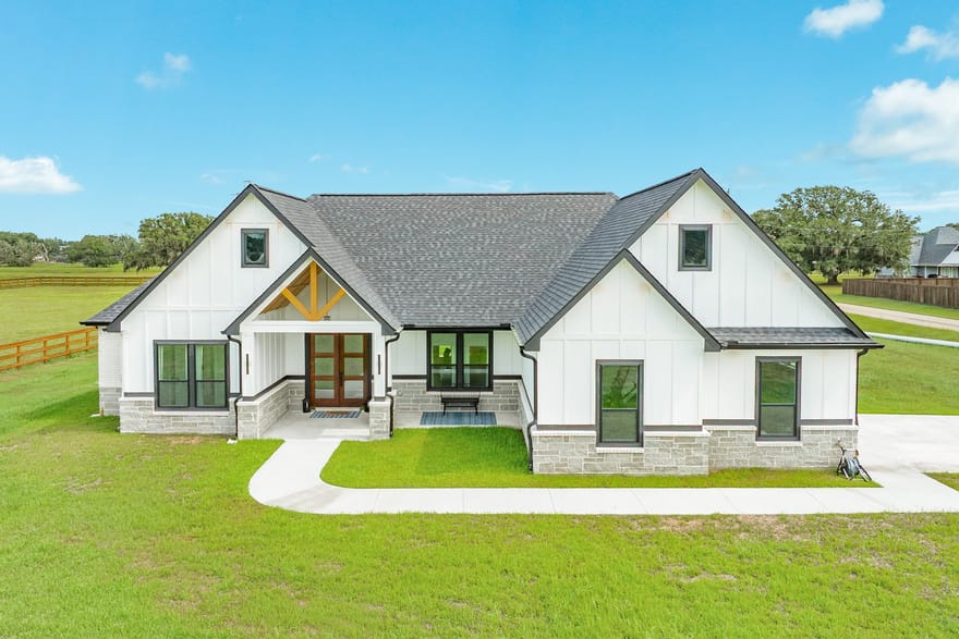 1208 Quarter Horse Trail, Angleton, Texas