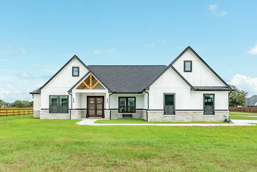 1208 Quarter Horse Trail, Angleton, Texas