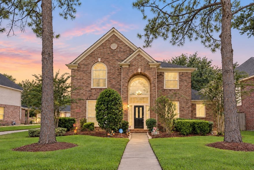 2618 Pinebend Drive, Pearland, Texas