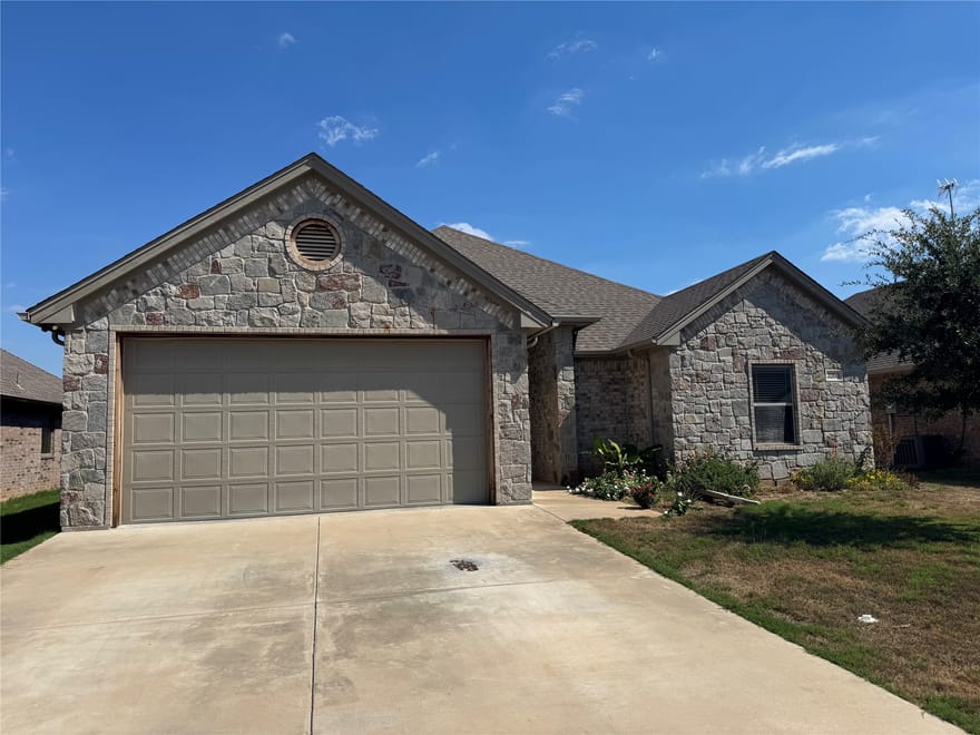 3205 Windcrest Drive, Granbury, Texas