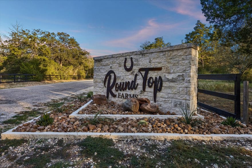 4 Round Top Farms Drive, Round Top, Texas