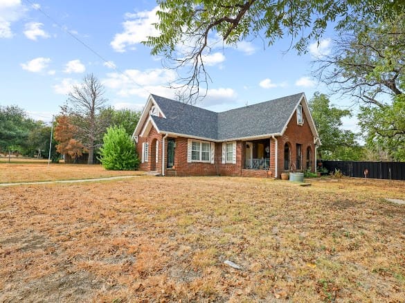 1100 W Walnut Street, Coleman, Texas