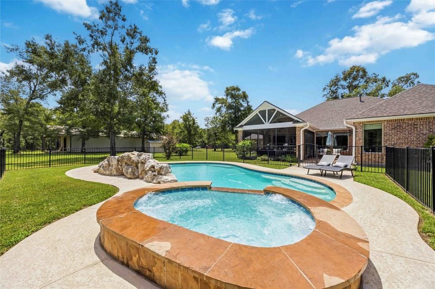 866 Big Buck Drive, Cleveland, Texas