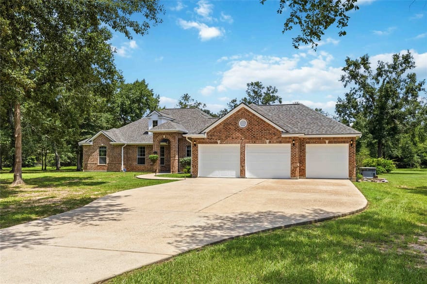 866 Big Buck Drive, Cleveland, Texas