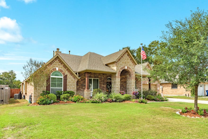 2316 Shalmar Drive, West Columbia, Texas