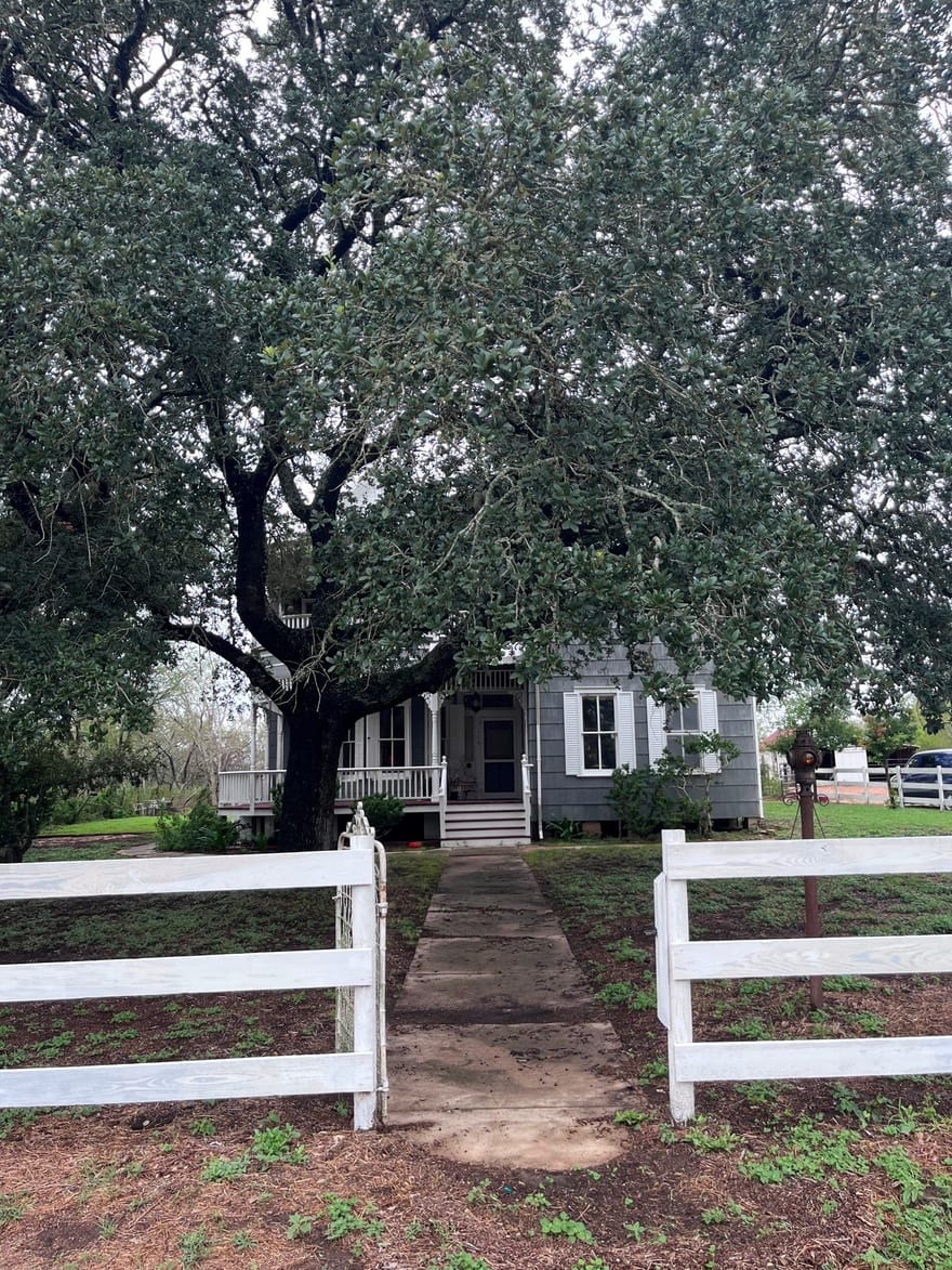 115 Nw 5th Street, Waelder, Texas