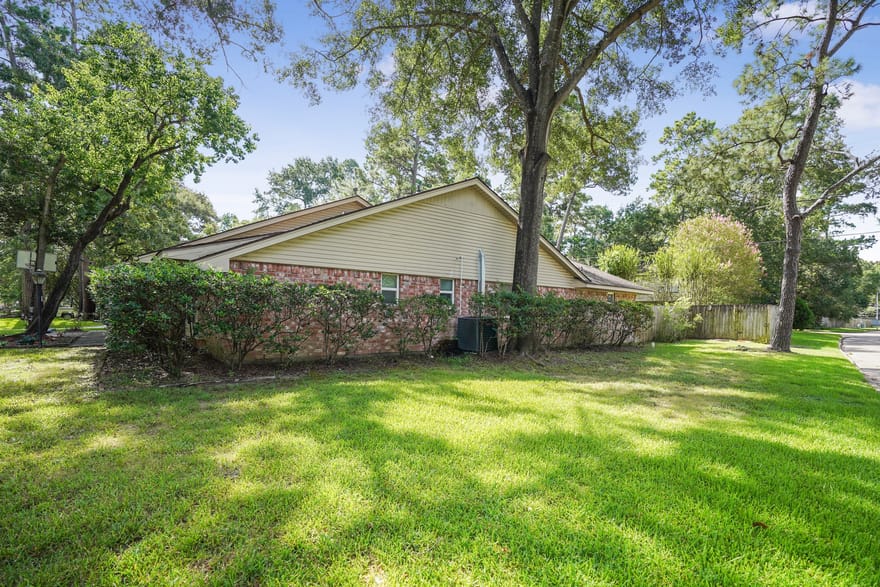 2102 Oak Shores Drive, Houston, Texas