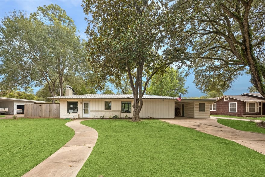 317 Harbert Street, Columbus, Texas