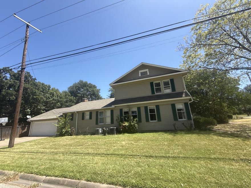 1820 Maplewood Avenue, Corsicana, Texas