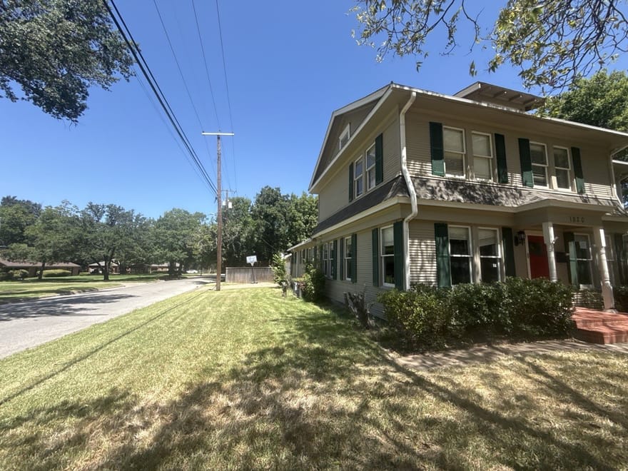 1820 Maplewood Avenue, Corsicana, Texas
