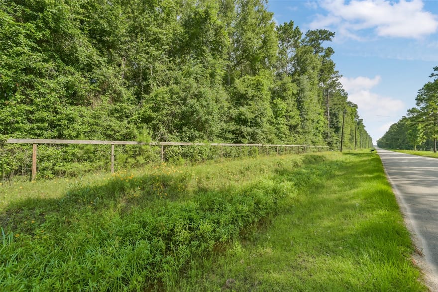 1706 County Road 3011, Dayton, Texas