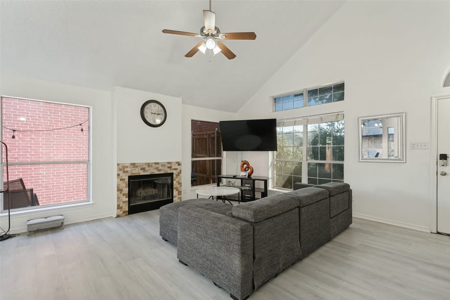 1411 Chinaberry Drive, Lewisville, Texas