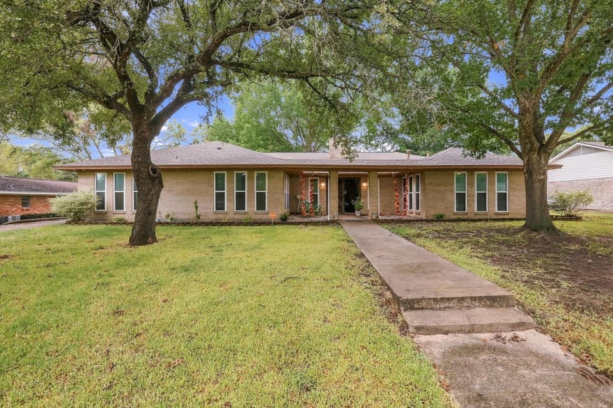 1908 Nancy Lea Drive, Bonham, Texas