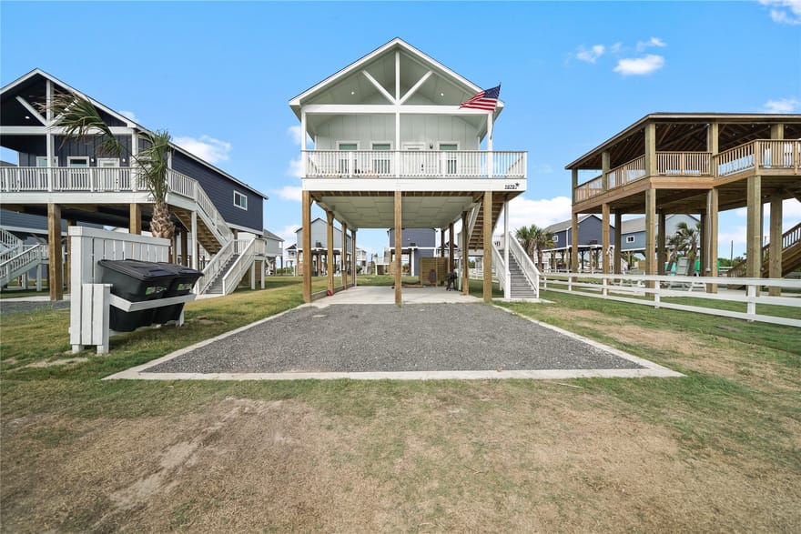 1070 Cedar Lane, Gilchrist, Texas