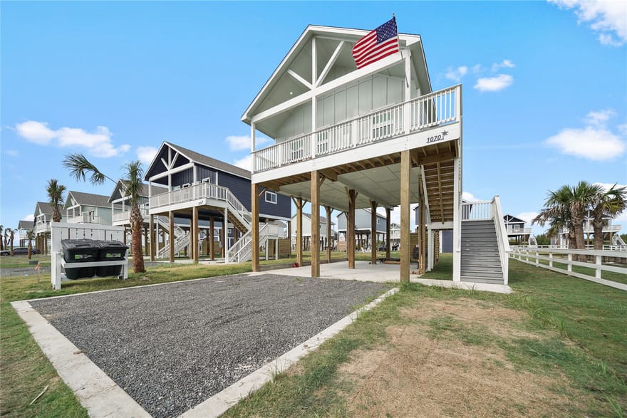 1070 Cedar Lane, Gilchrist, Texas
