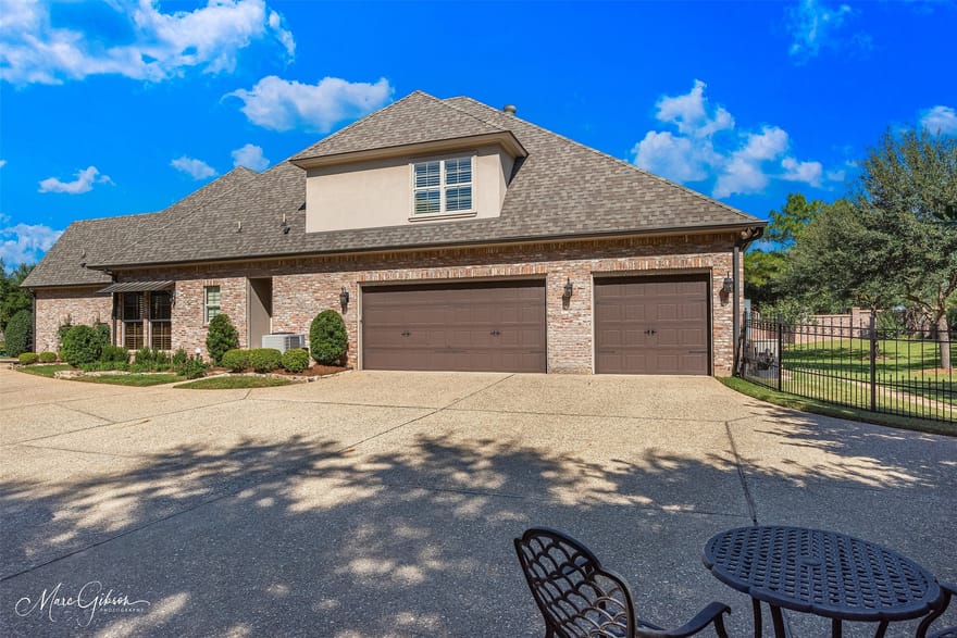 205 Summertree Court, Bossier City, Louisiana