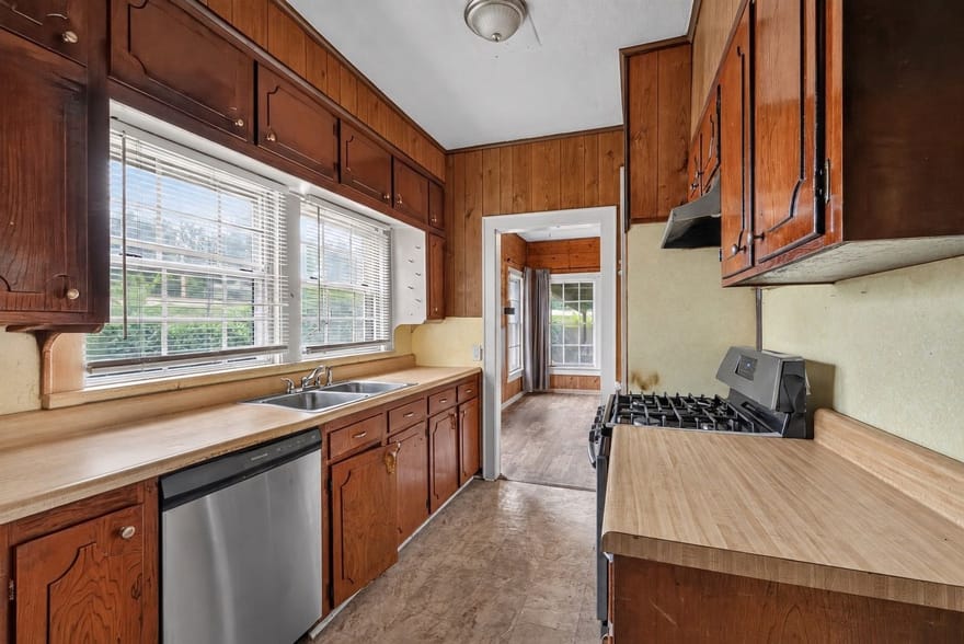 5325 Dixie Garden Drive, Shreveport, Louisiana