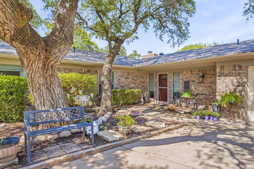 4304 Acoma Court, Granbury, Texas