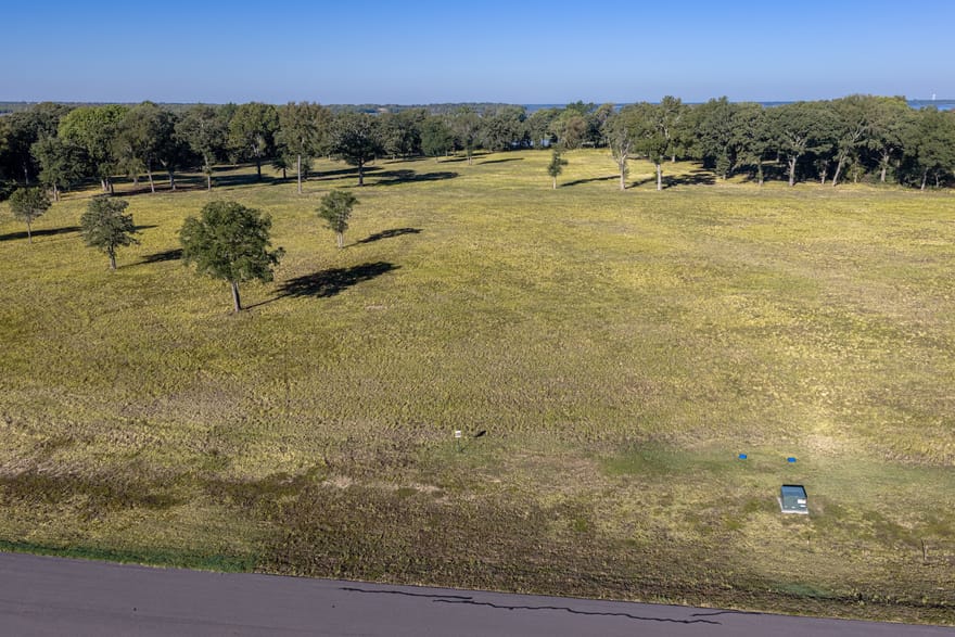 360 Lakewood Lane, Honey Grove, Texas