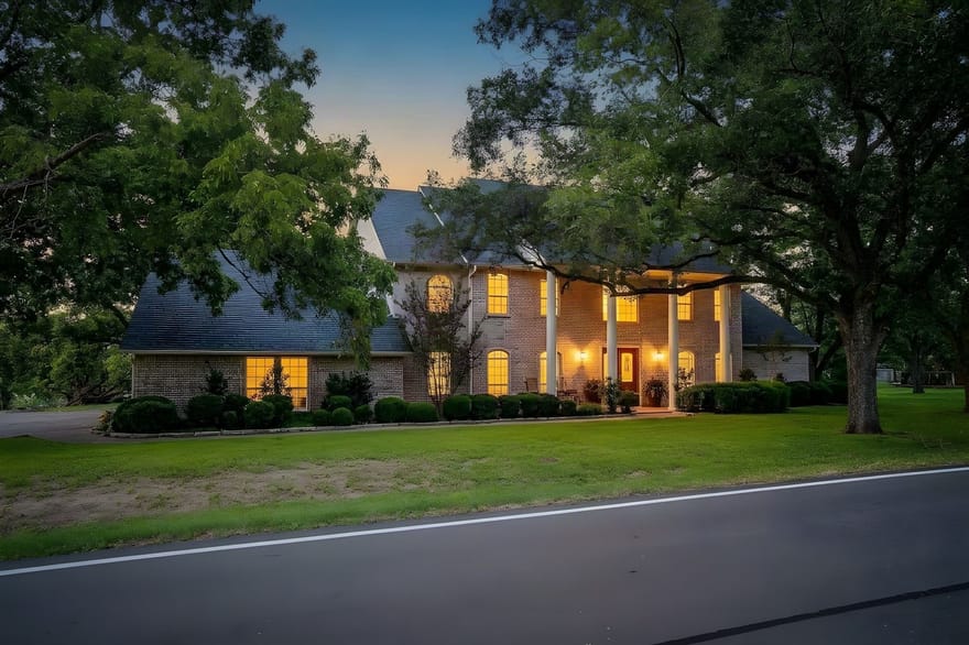 8412 Ravenswood Road, Granbury, Texas