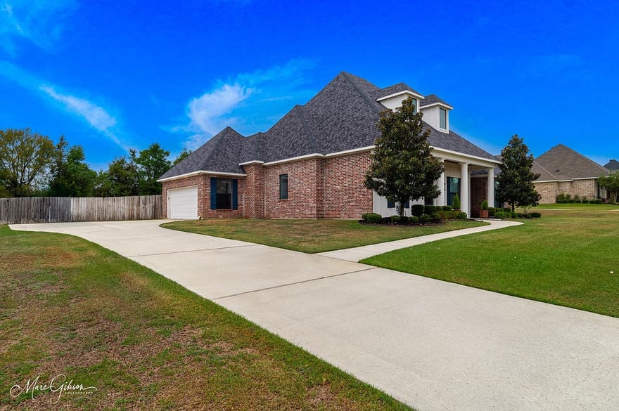 150 Oak Alley, Stonewall, Louisiana