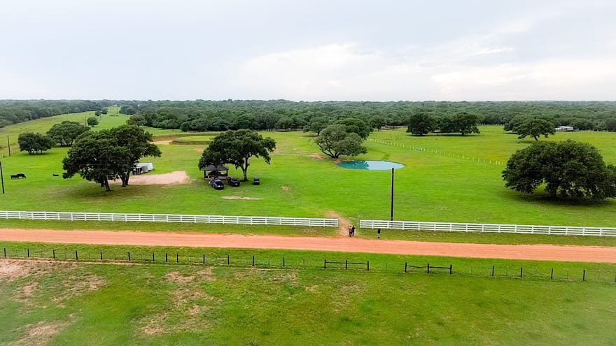 986 Private Road 1024, Hallettsville, Texas