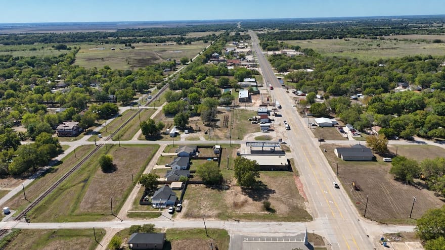 305 NW 2nd Street, Kerens, Texas