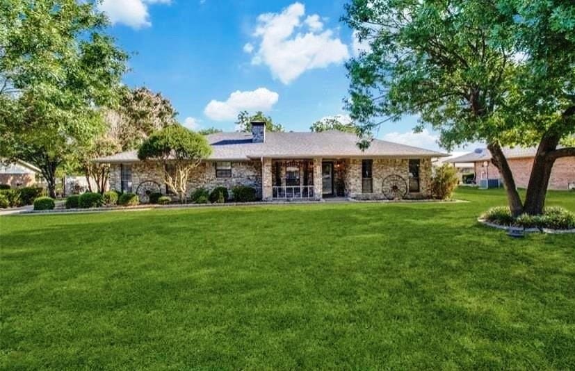300 E Short Street, Leonard, Texas