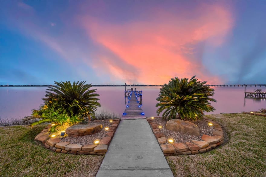 792 W Bayshore Drive, Palacios, Texas