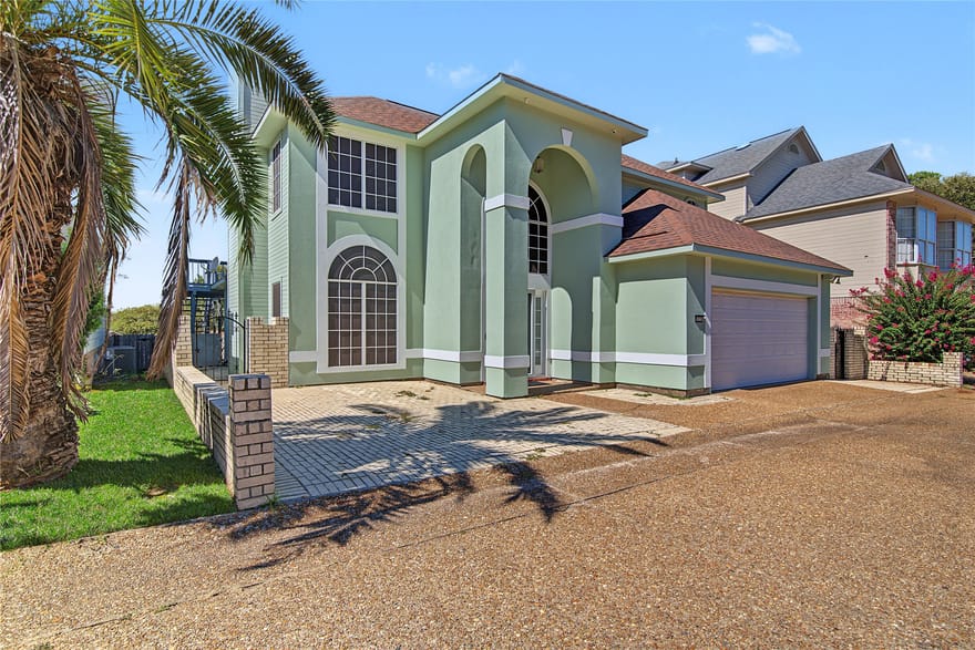 5735 S Lakeshore Drive, Shreveport, Louisiana