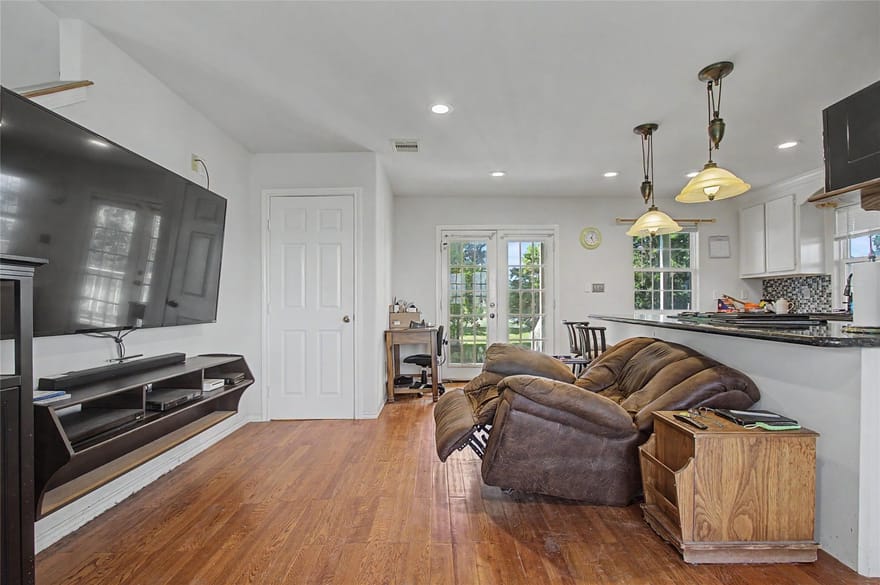 4201 Lawrence Road, Beach City, Texas