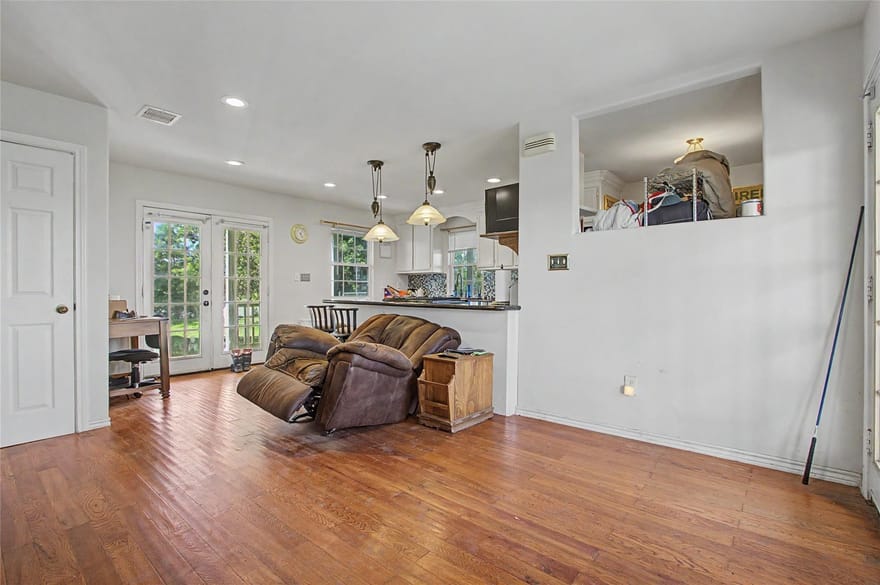 4201 Lawrence Road, Beach City, Texas