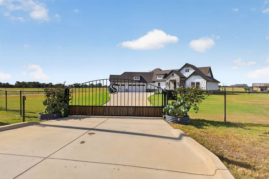 228 Chambers Creek Trail, Alvarado, Texas